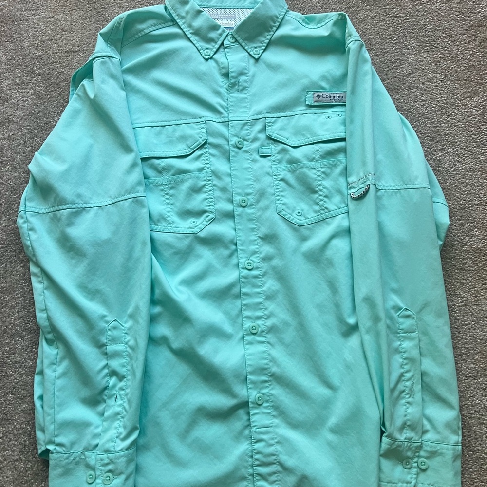 Columbia PFG Turquoise Button-Up Shirt, size small
